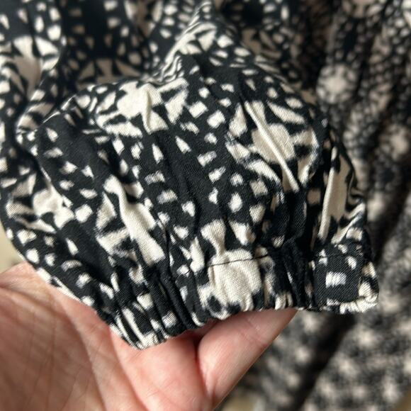 NEW Xirena Anabella black white mosaic print smocked waist dress in Octave Night - Picture 8 of 15